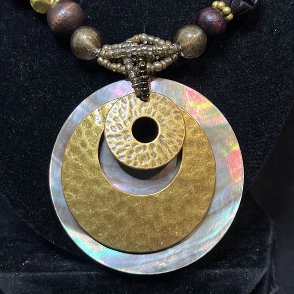 Cold Water Creek Gold Tone Abalone Shell Pendant Necklace (4119) - Picture 3 of 6